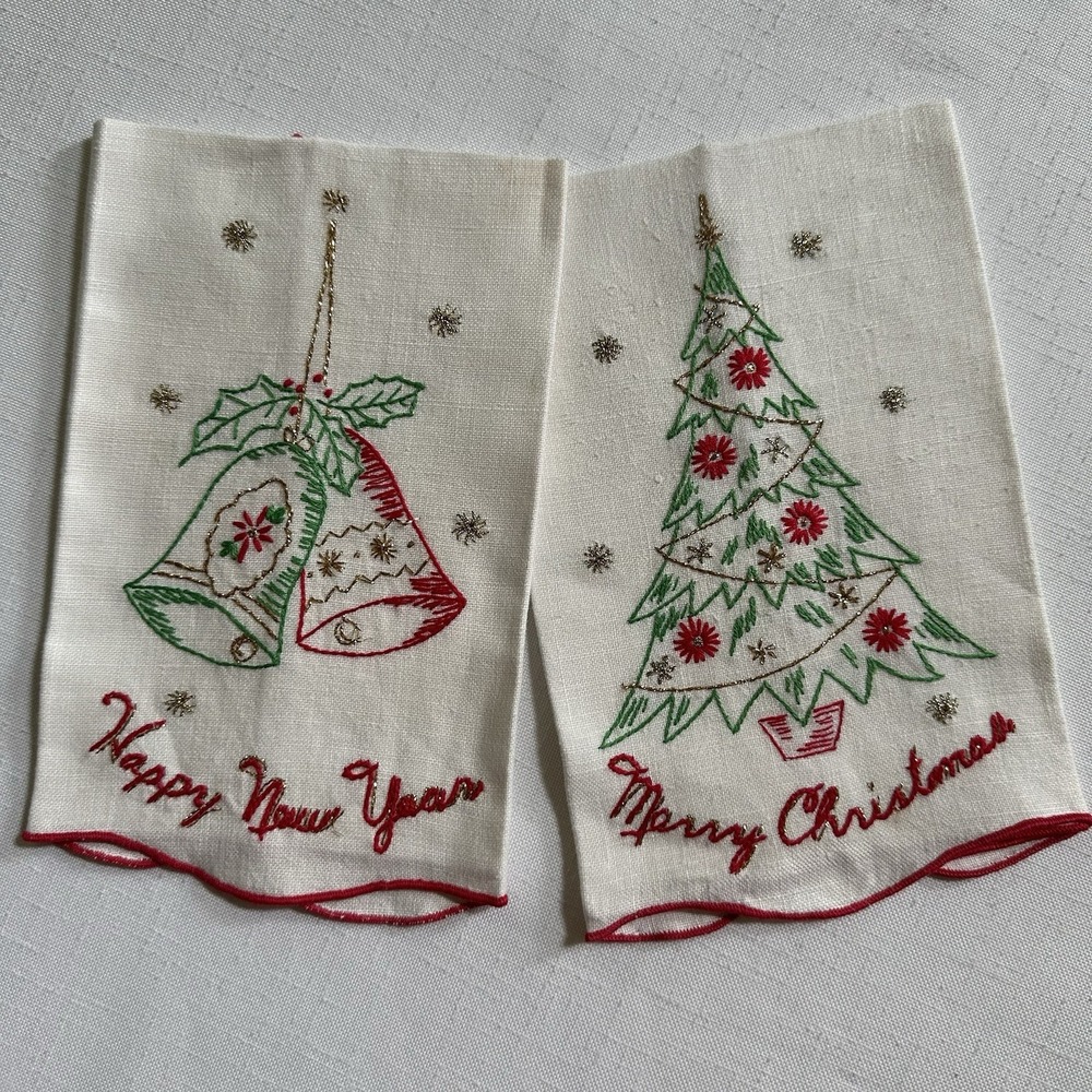 Set of 2 Vtg Christmas Hand Embroidered Linen Guest Towels Fingertip 1950's